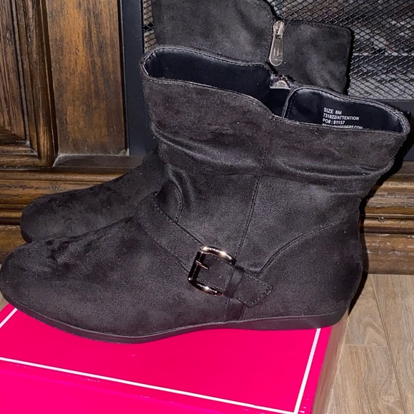 I.D. Required Brand New Black Suede Slouch Booties size 8 - Picture 2 of 9